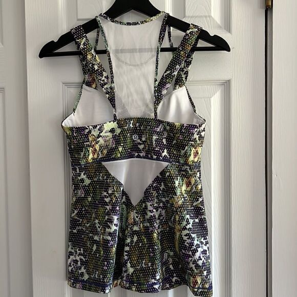 Lululemon Running In The City Tank - Picture 6 of 10